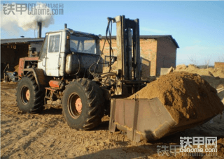 超牛改裝；拖拉機(jī)改叉車，叉車又改鏟車。我真服了??！