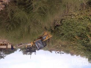 成工铲车翻沟事件，只看图，不解释。