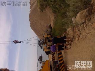 成工铲车翻沟事件，只看图，不解释。