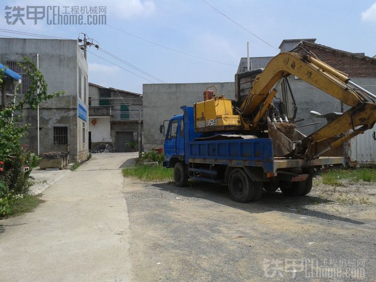 15w平板車和挖機(jī)一起轉(zhuǎn)讓