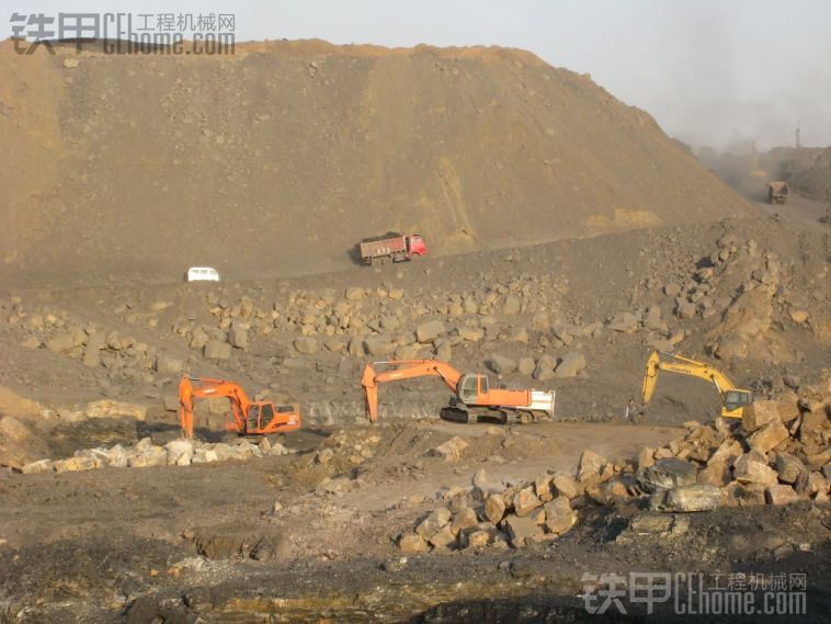 挖掘機(jī)行走江湖之----露天煤礦開采