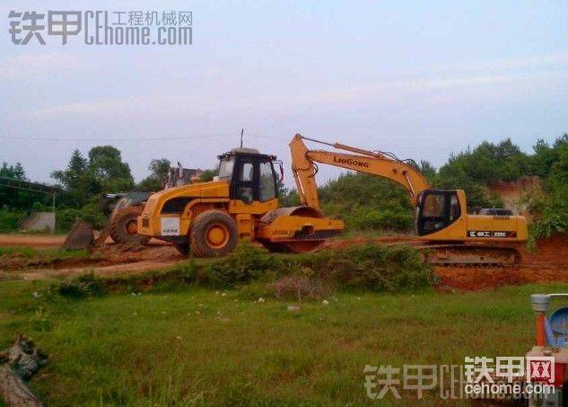 工地上其它的車車都是我開過(guò)的車車有新車了就開新車了