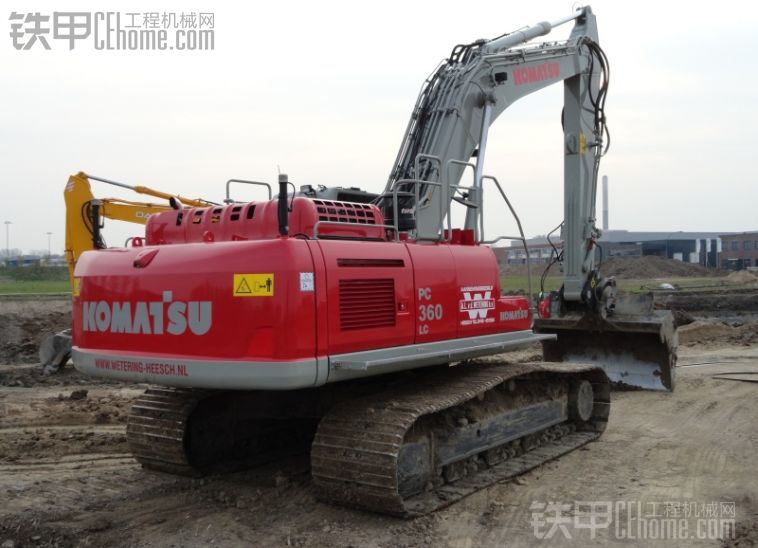 KOMATSU PC360-10LC.