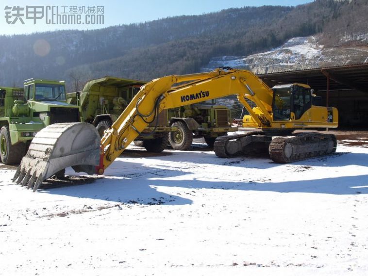 KOMATSU PC450-7E0.