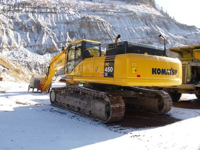 KOMATSU PC450-7E0.