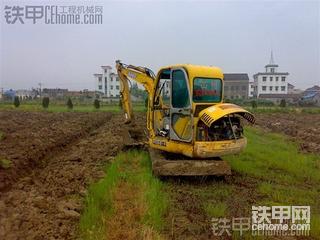 閑得蛋疼!開挖機(jī)去。。