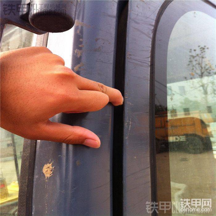 看下吧手指都能伸進去