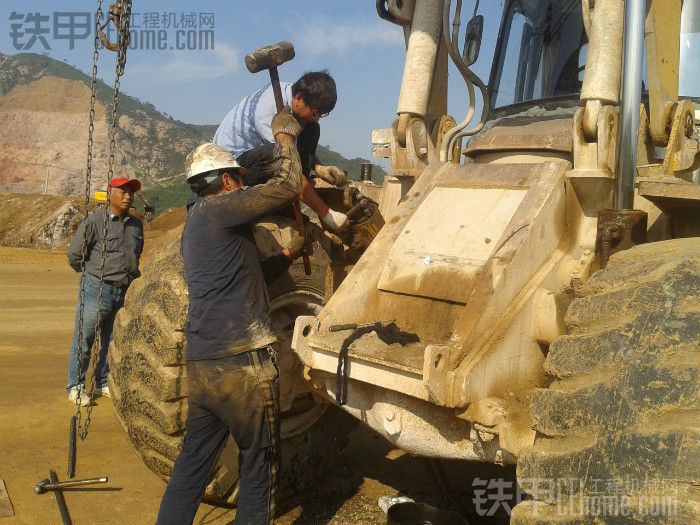 非常方便更換動臂油缸油封學習貼