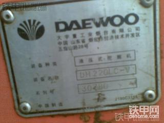 DH220LC-V是这种颜色吗，还是做过漆的。