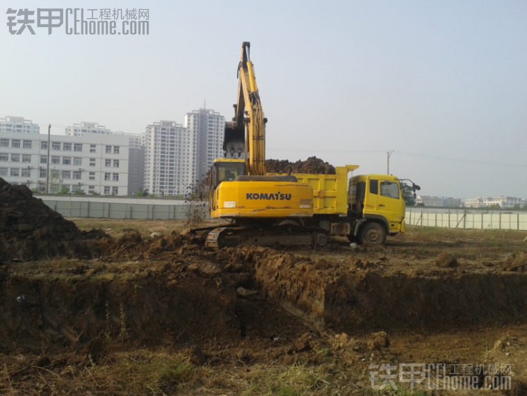 急等用錢 出售06年小松200-7挖掘機(jī) 車子性能好，可隨便試