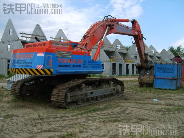 （有獎競猜）猜猜這是什么品牌的挖機，什么機型的，頭一名獎勵20枚鐵甲幣外加100升柴