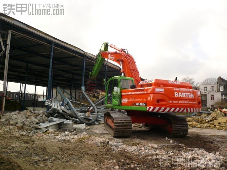 怪異的涂裝，DOOSAN DX420 LC -7 ........