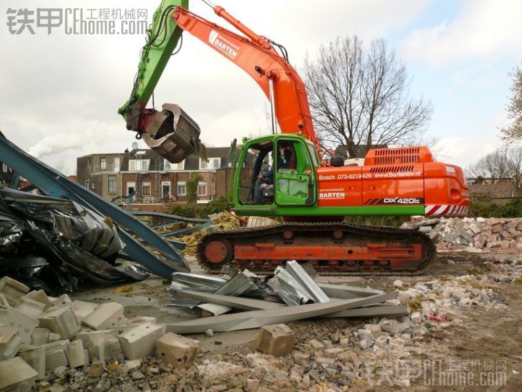 怪異的涂裝，DOOSAN DX420 LC -7 ........