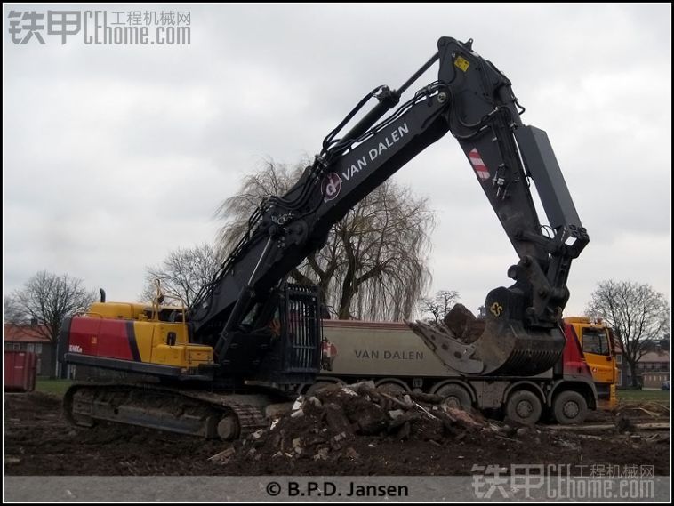 國外的VOLVO EC460C ，甲友們見過嗎？LZ表示沒見過VOLVO C系列的