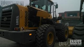 2011,11月出廠的山東臨工953L。。。。2012年買的現(xiàn)在700個(gè)小時(shí)。大家看看值多少錢