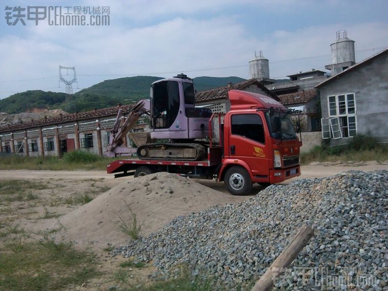 挖機已買，拖車要的給價……