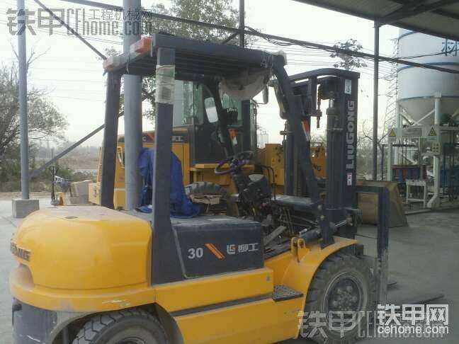 俺就打雜的，有時也開開插車