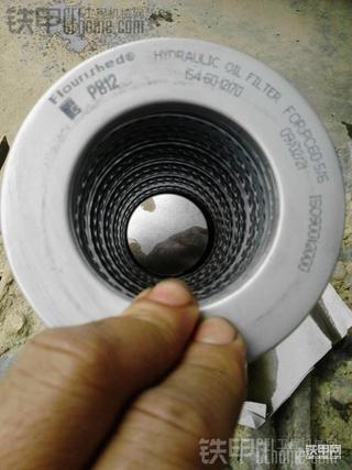 小松50uu-2E的液压油芯是这样的吗？