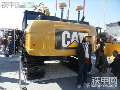 卡特彼勒320D2挖掘機(jī)—320D的改進(jìn)版。
