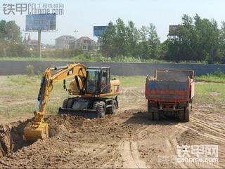 第一次看到卡特轮式机机呢