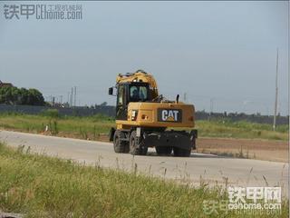 第一次看到卡特轮式机机呢