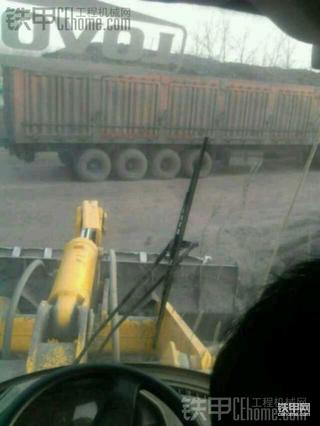 现代挖掘机工作图