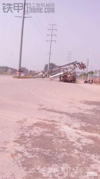 旋挖一边掉下拖车了