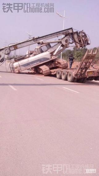 旋挖一边掉下拖车了