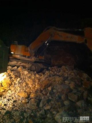 我说、三一700挨砸到了、 你们看不看呢？