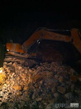 我说、三一700挨砸到了、 你们看不看呢？