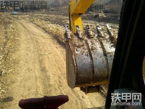 挖掘机长时间行走伤的是什么？