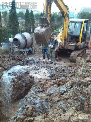 昨天的神机极品机手又把供水管干断了