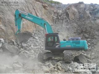 神鋼350-8挖掘機(jī)日野發(fā)動(dòng)機(jī)燒機(jī)油是什么原因？