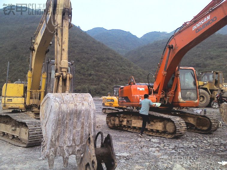 2007斗山220-7，8000小時(shí)