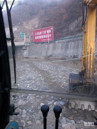 JCB之下河挖沙 筛沙