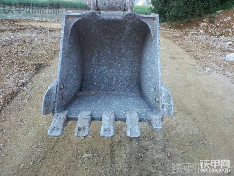 其实，少了跟牙齿..挖石头不见了