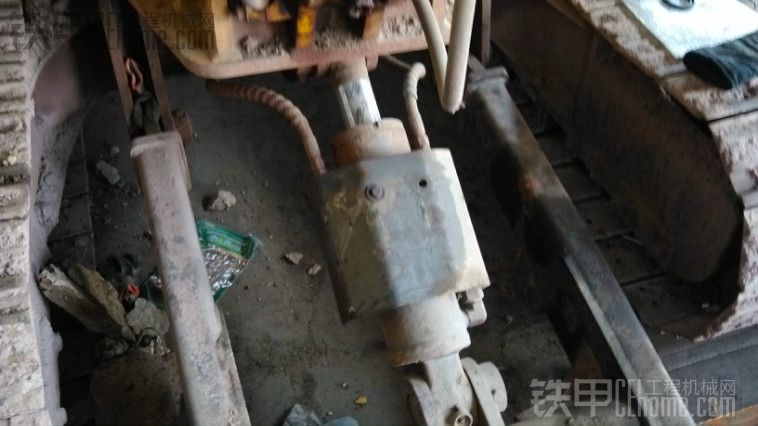 出售08年廈工806挖機 7W 電瓶充不上電 只限直接發(fā)貨 8000小時