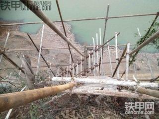 小松210愛在懸崖，中聯(lián)220T三者插足讓其分手全程記錄