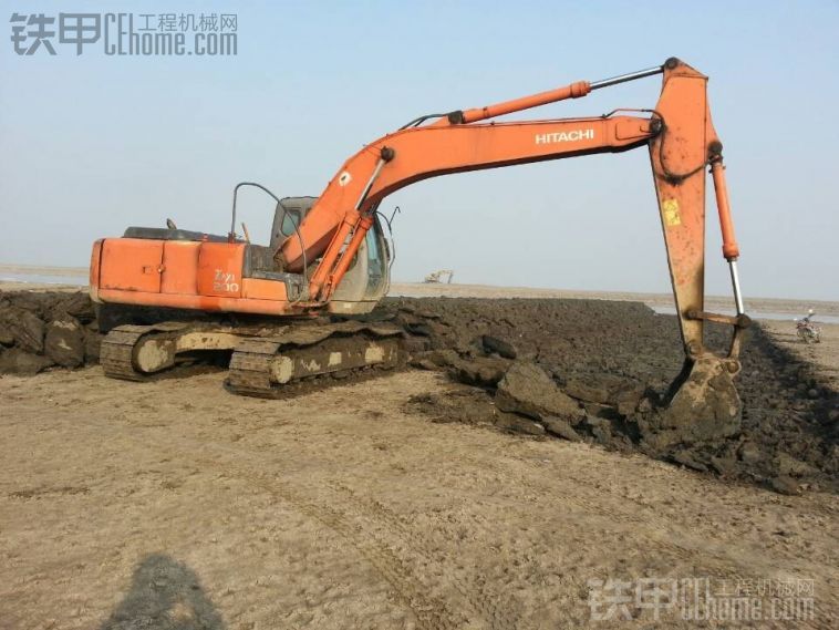 出售03年原裝日立ZX200挖掘機(jī) 性能一流,原車鏈條小時(shí)數(shù)不詳價(jià)格面議