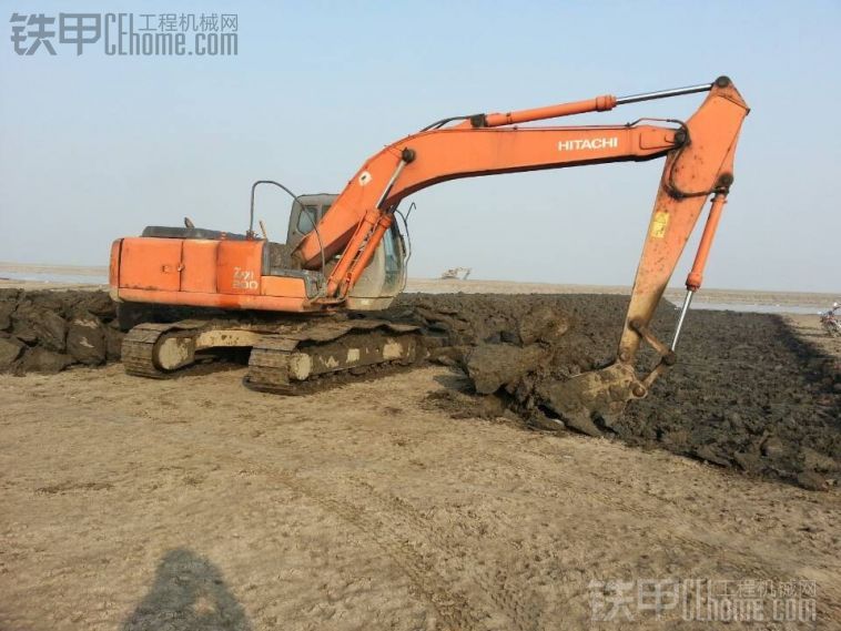 出售03年原裝日立ZX200挖掘機(jī) 性能一流,原車鏈條小時(shí)數(shù)不詳價(jià)格面議