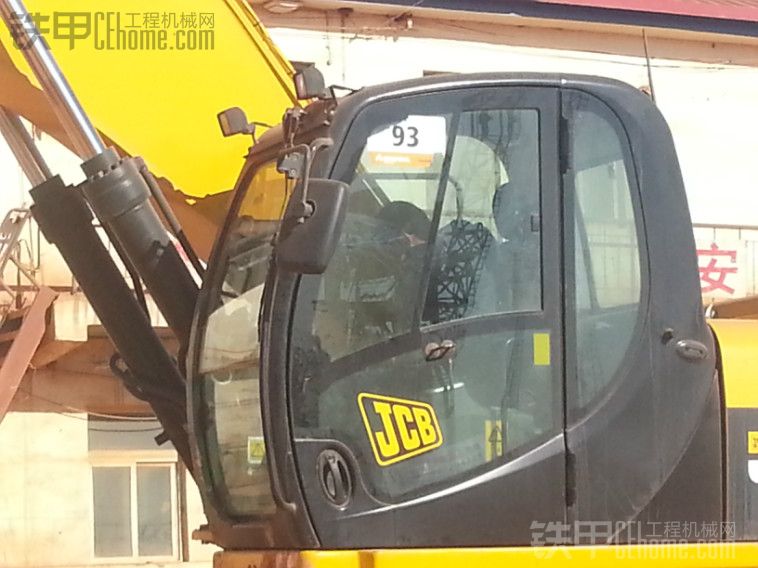 大家還記得利氏兄弟拍賣會上的這臺JCB JS360LC挖掘機(jī)嗎？