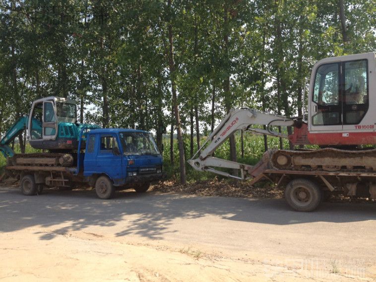 出去干活時候拍的!!我一個車司機一個車,