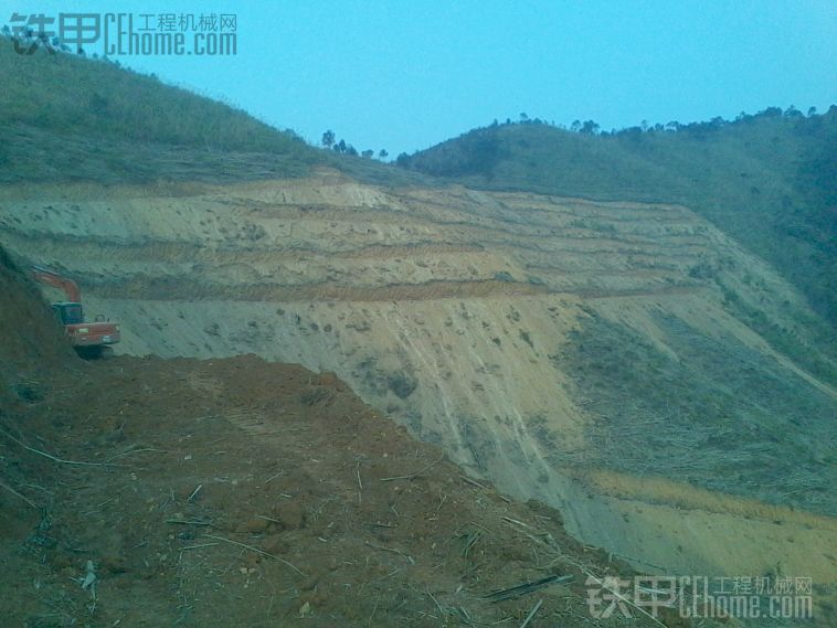 這樣的坡度挖地！哎！老板的錢沒哪兒洗！