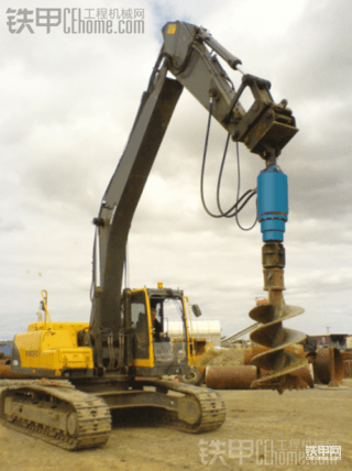 用挖机加装螺旋钻机钻洞的效果