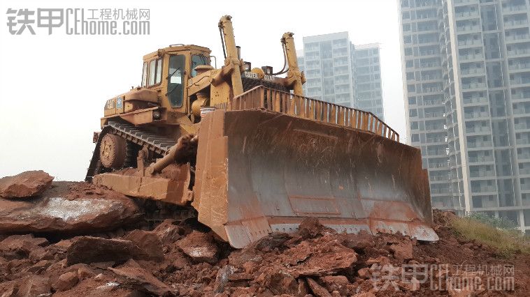 重慶地區(qū)出售CAT D10N大型推土機··車況非常好