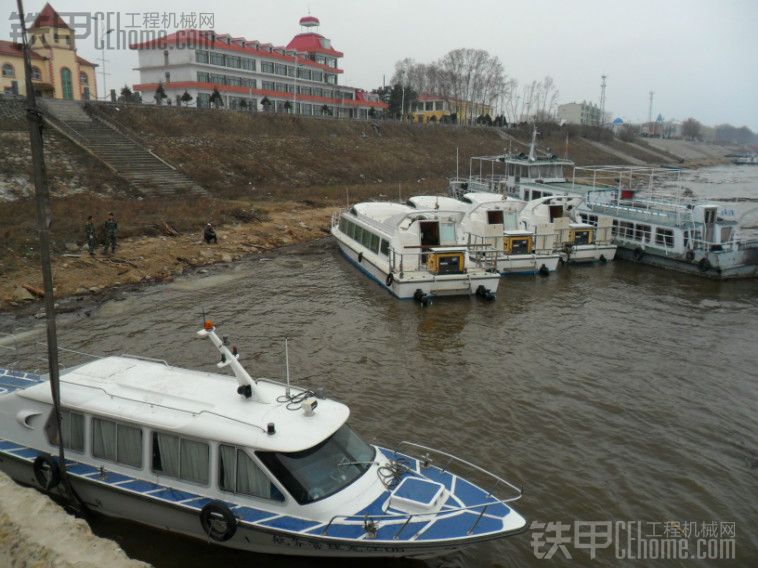 三一起重机 中国边境 线吊旅游船