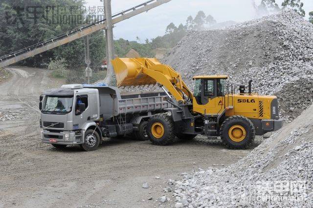 沃爾沃卡車和中國山東臨工LG968裝載機-帖子圖片