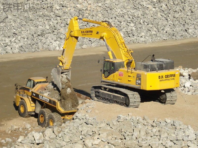 KOMATSU PC700.800.850礦山怪獸