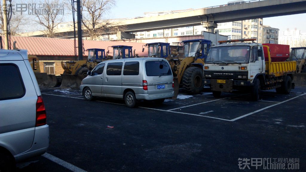 沈陽龍之夢商場附近清雪機械 機械不少啊