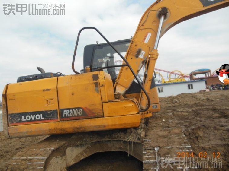11年产 福田雷沃FR170挖掘机，发票、合格证齐全。